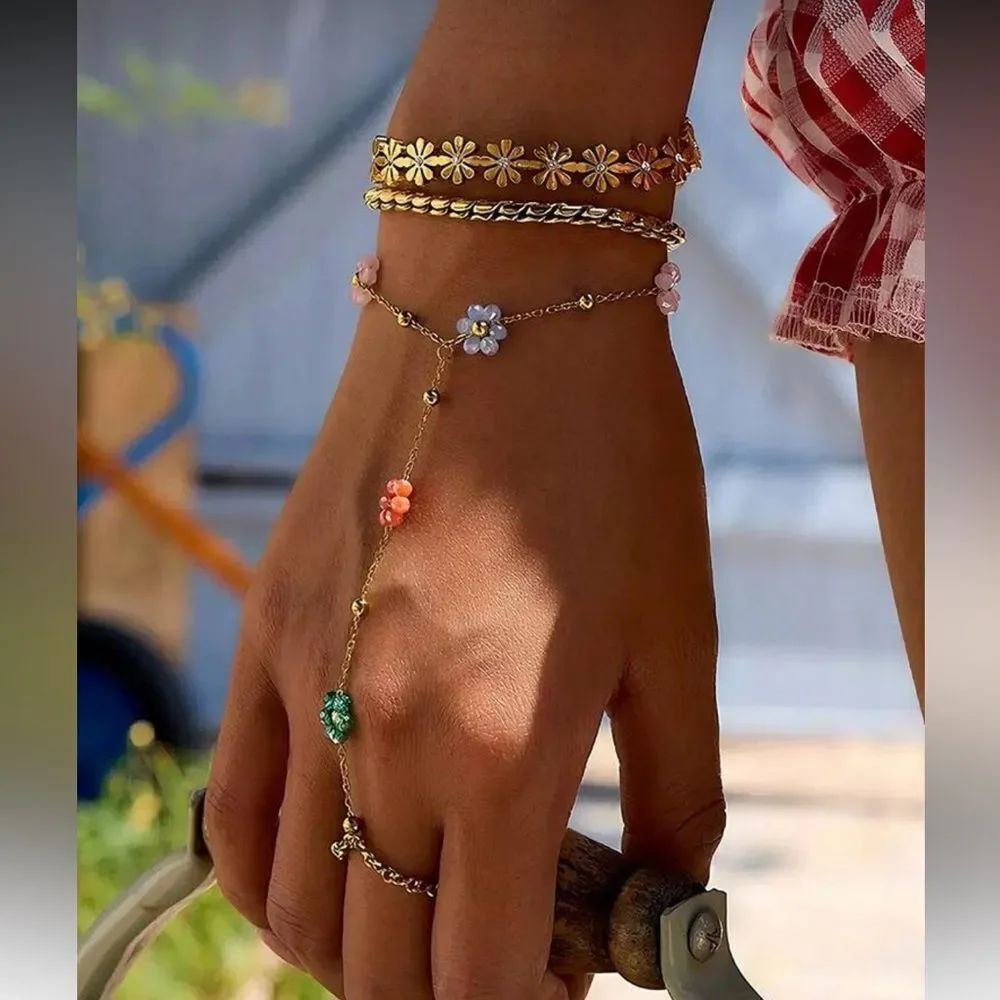 Flower Hand Chain Q831